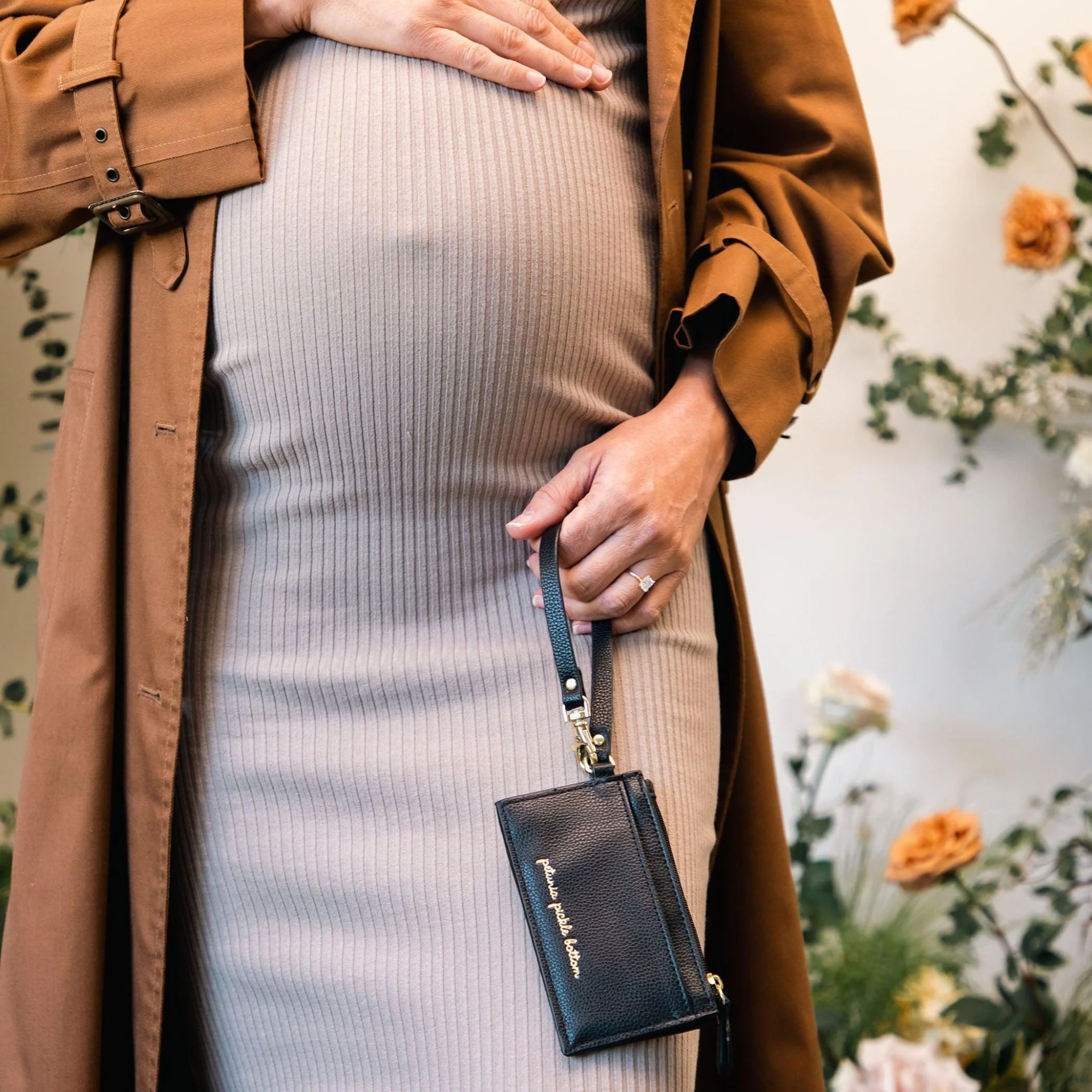 Wristlet Wallet in Black - Image 4